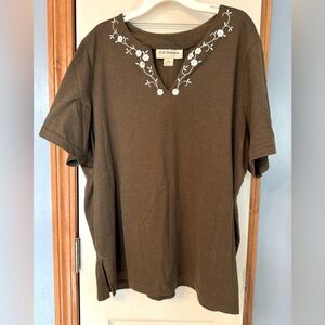 C. D. Daniels short sleeved top. Women’s plus size 1x.
